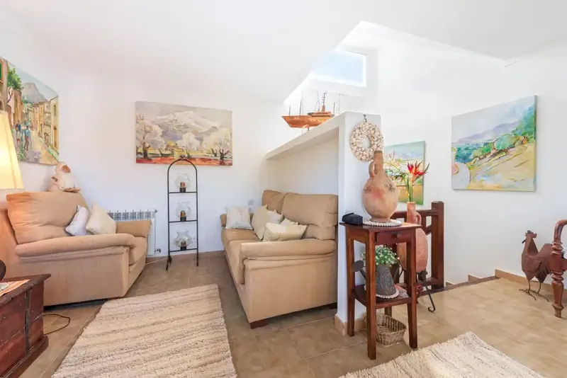 Presented exclusively by Balearic Properties, this charming house is located in the highly sought-after area of Gotmar, Puerto Pollensa. — photo 6