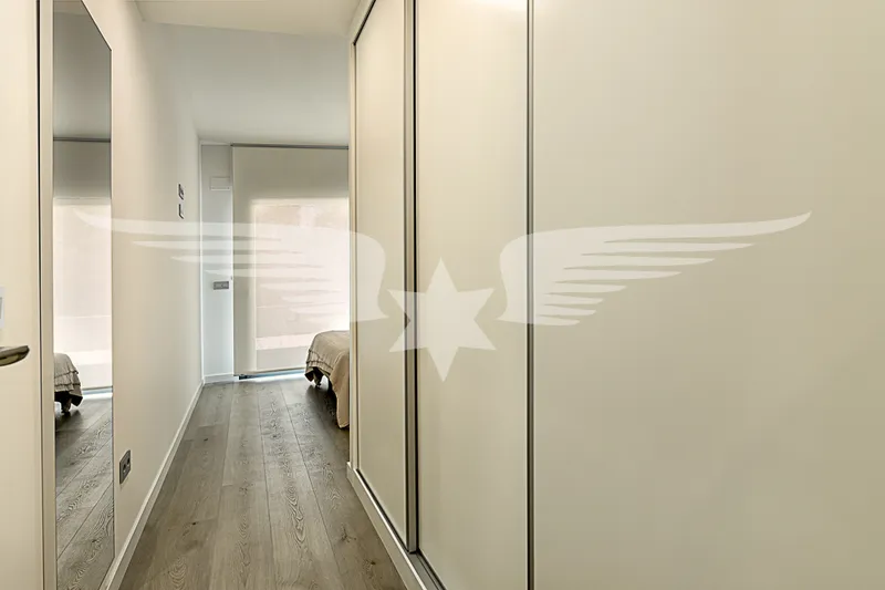 Light-flooded penthouse apartment near the beach — photo 9