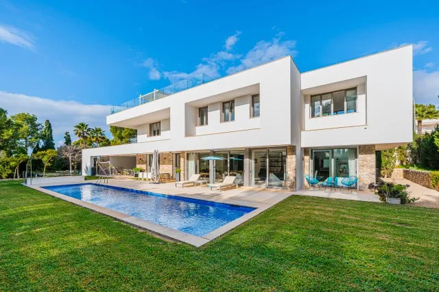 Quiet location house for sale in Nova Santa Ponsa with private pool and roof terrace — photo 1