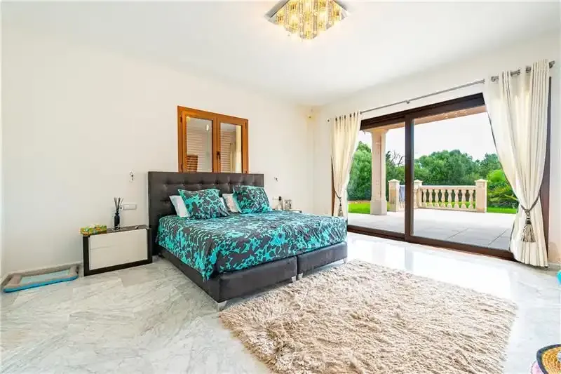 New chalet on plot of approx. 16,800 m2 with saltwater pool, 300 m2 built over two floors, large living-dining room — photo 11