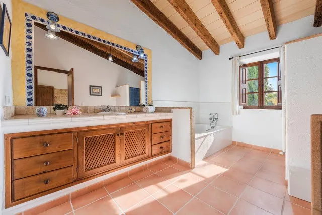 Stone-clad country house for sale between Alcudia and Pollensa, Mallorca — photo 12