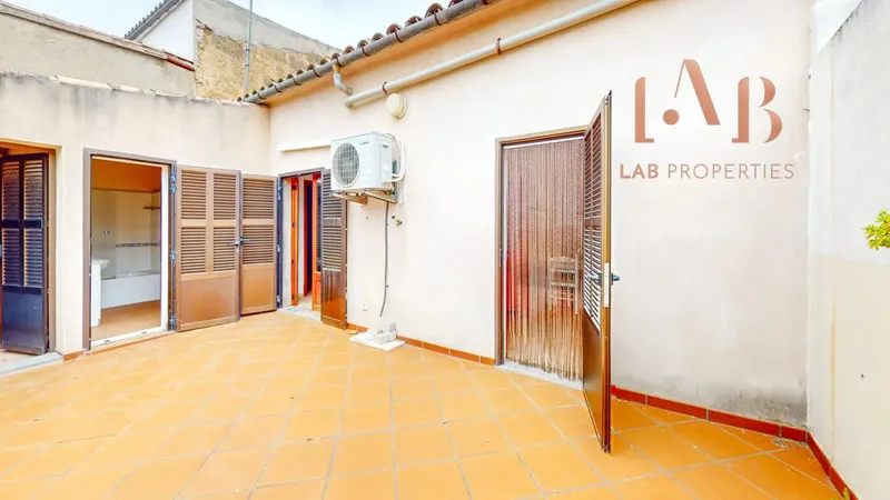We present this interesting property consisting of two completely independent homes, each with its own access, making it — photo 10
