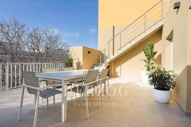 Fantastic penthouse with roof terrace and sea views in El Molinar — photo 1