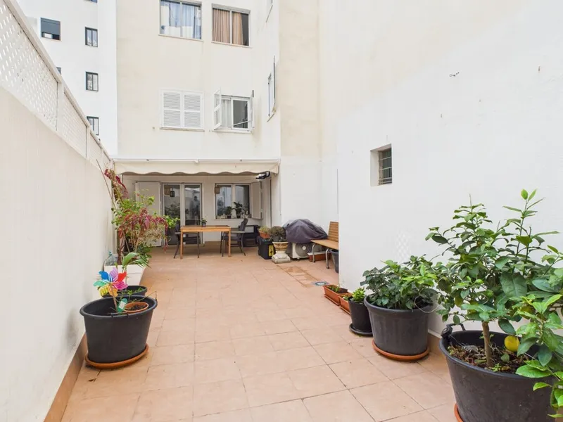 Three Bedroom Apartment with Spacious Terrace — photo 3