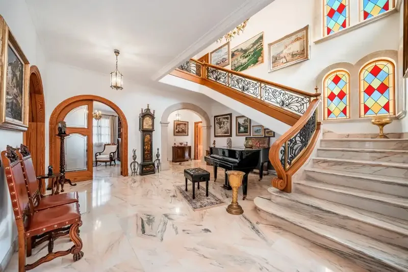 For sale in the heart of the village of Muro, this spacious property of 668 m² on a plot of 456 m² offers a combination of classic design — photo 2