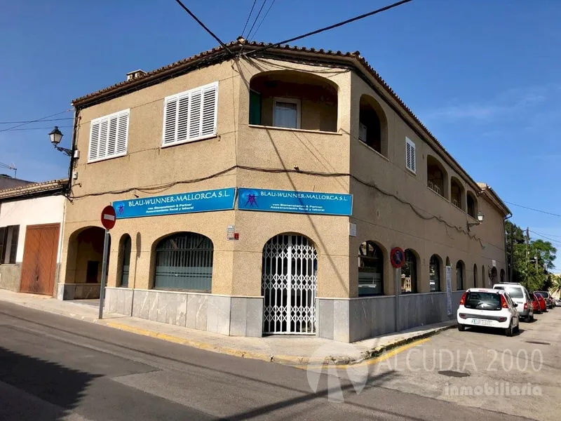 Building — photo 1
