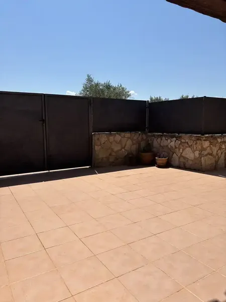Se alquila acogedor chalet de estilo rústico de 110m construidos , ideal para quienes buscan tranquilidad, comodidad y espacio, tanto para v — photo 3