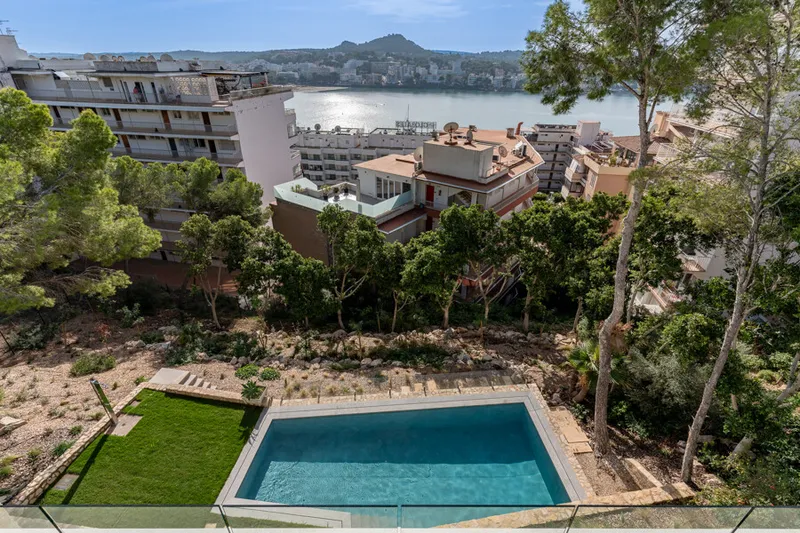Newly Built Luxury Seafront Five-Bedroom Villa in Santa Ponsa with Panoramic Views and Expansive Terraces — photo 10