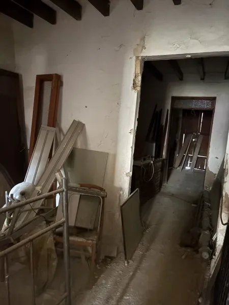 CASA DE 1835 EN CENTRO PUEBLO- GRAN POTENCIAL DE REHABILITACION — photo 4