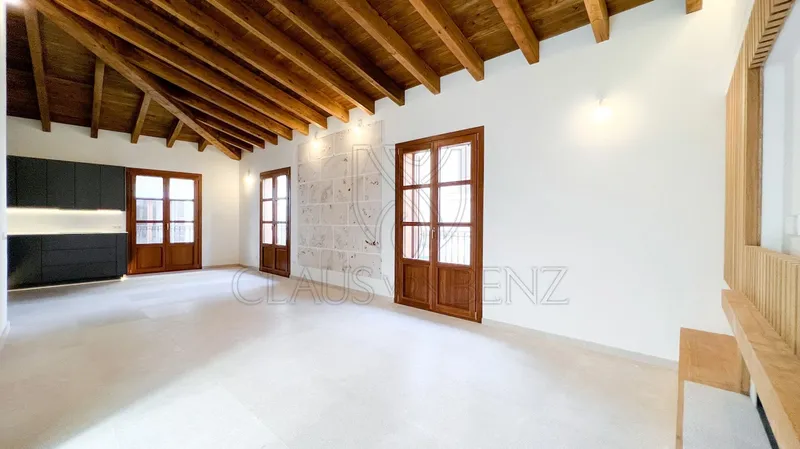 Elegant luxury penthouse in the best central old town location in Palma de Mallorca — photo 5