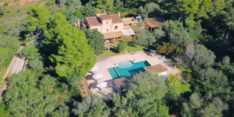 Exclusive finca with ETV rental license, guest apartments and XL pool in Portocolom — photo 2
