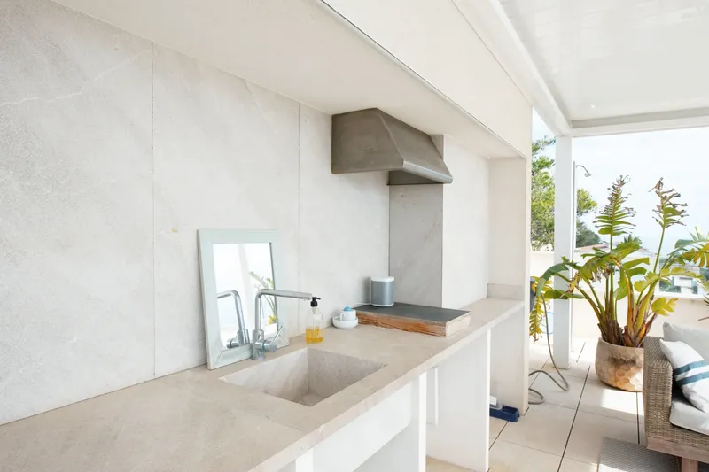 Modern chalet for sale on the frontline in Porto Cristo — photo 11