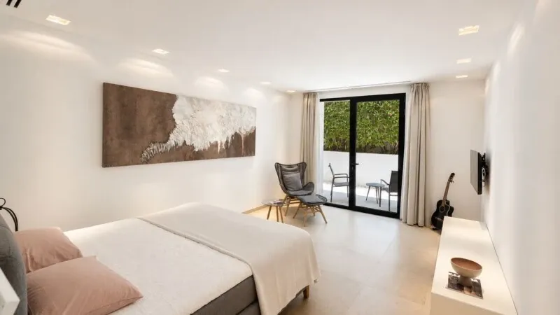 Impressive modern villa with rooftop sea views in Nova Santa Ponsa. — photo 9