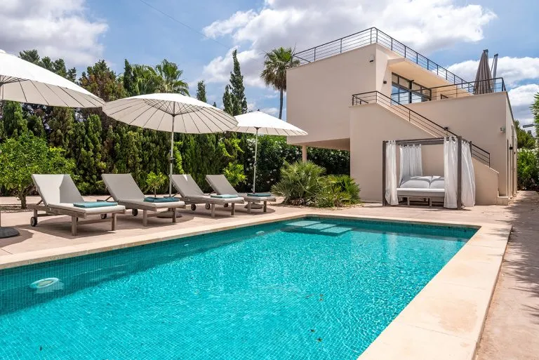 Exclusive modern designer villa with sea views, pool and rooftop terrace in Vallgornera — photo 1