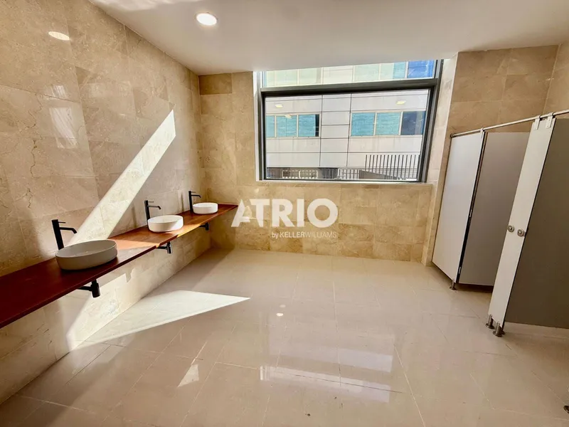 Rental of magnificent ground floor premises located in the Can Valero Industrial Estate — photo 4
