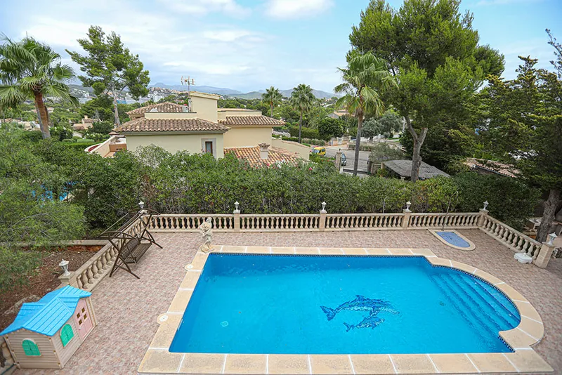 Lovely villa with garden and pool in a prestigious location in Santa Ponsa — photo 2