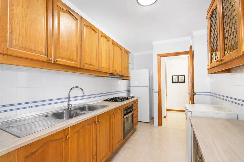 88m² apartment with 4 rooms, balcony and sea view for sale — photo 7