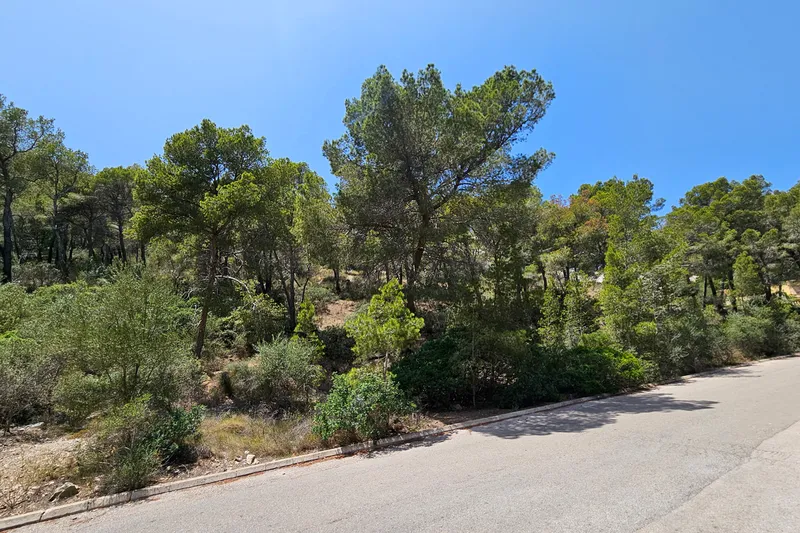 Large building plot with sea and harbor views in a quiet location — photo 2