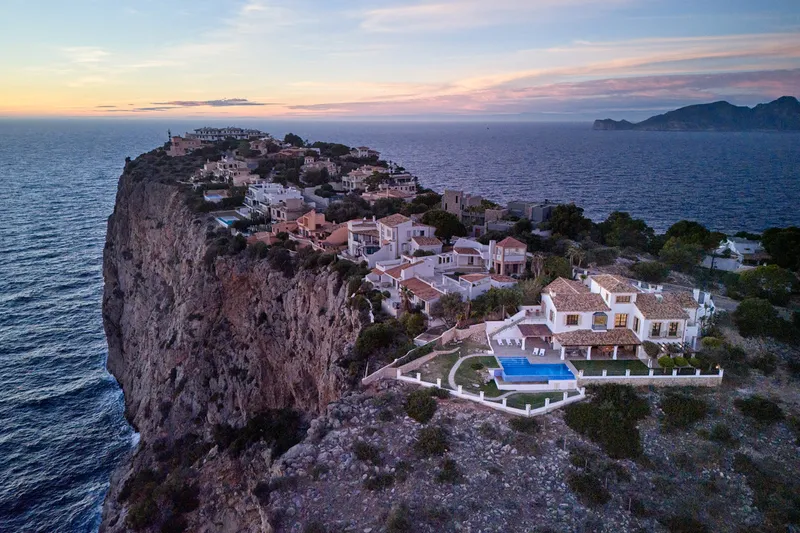 Long-term rental: Fantastic villa with sea views - Marcel Remus Real Estate — photo 1
