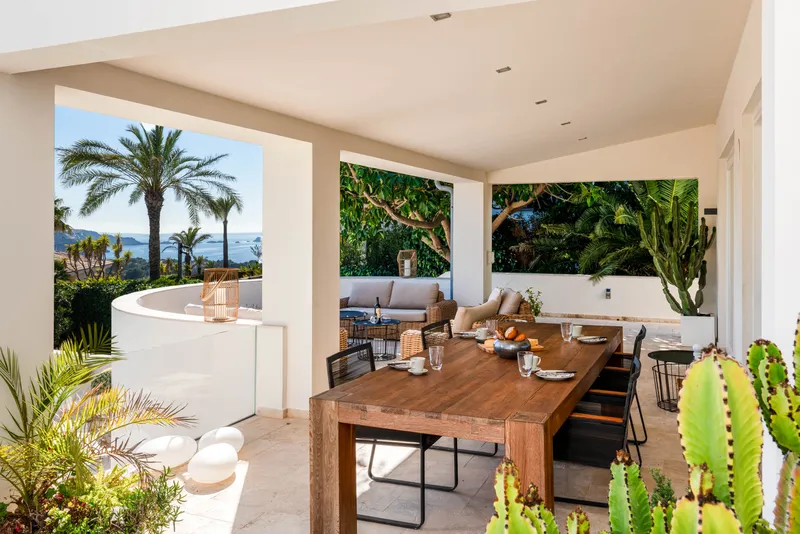Exclusive villa in a prestigious residential area with spectacular sea views — photo 5