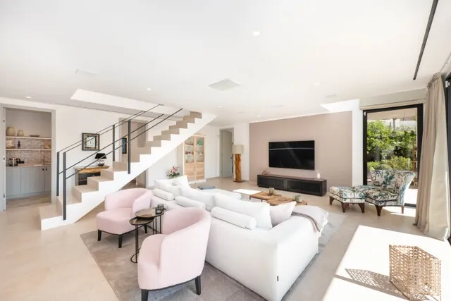 Exclusive new villa with saltwater pool for sale in Costa d'en Blanes, Mallorca — photo 9