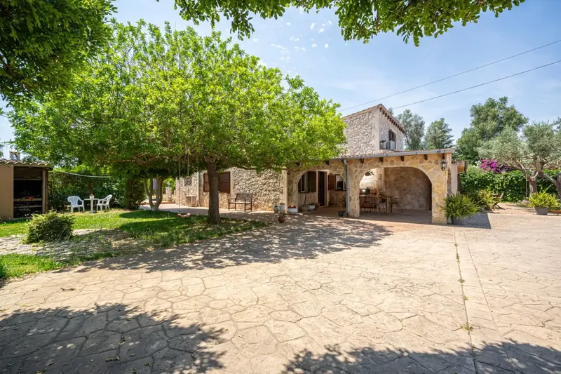 We present this exclusive rustic finca with pool and garden just minutes from Inca. — photo 3