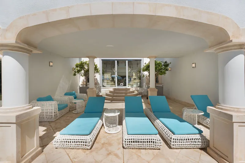 Majestic property on the first sea line — photo 5