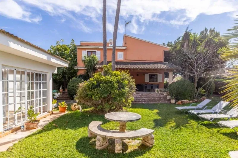 Independent chalet with large garden and separate barbecue house in the residential part of Can Picafort — photo 1