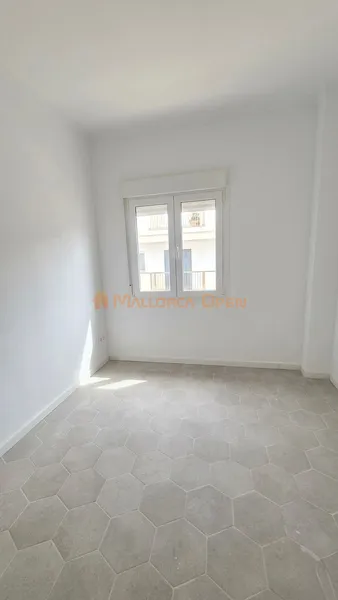 Apartment on the First Line in S'Illot — photo 4