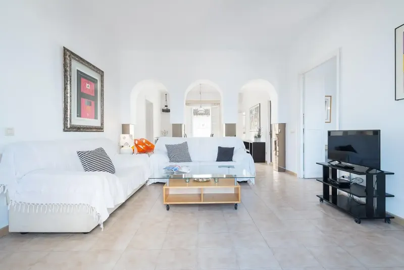 Property on the front line with sea views in Can Picafort – Mallorcan house with 3 dwellings and independent access from two streets. — photo 5