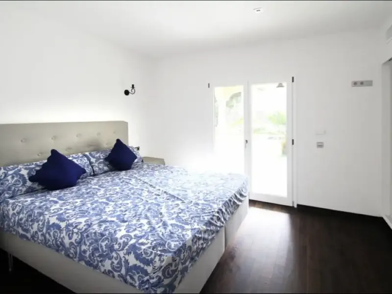 Luxury villa in Sol de Mallorca with partial sea views — photo 5