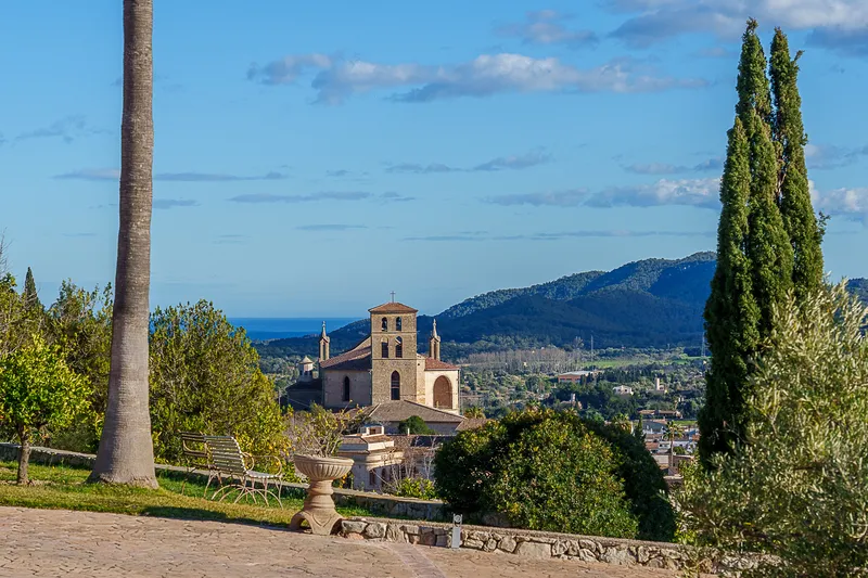 Exclusive Estate: Luxury Villa with Panoramic Views, Vineyard and Pool — photo 4