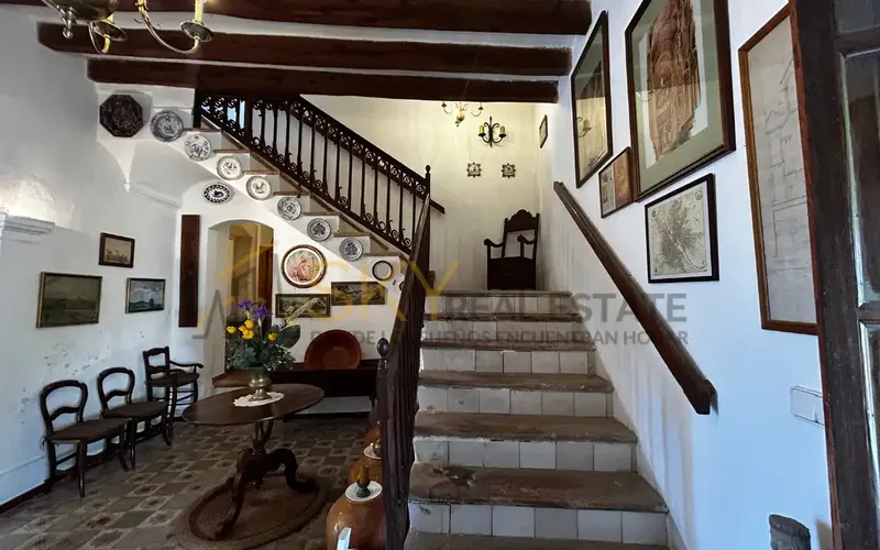 A unique gem with history, character and potential — photo 12