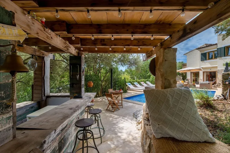 Villa in Calvià for sale with private pool, 1,081 m² plot, double garage and lots of privacy — photo 2