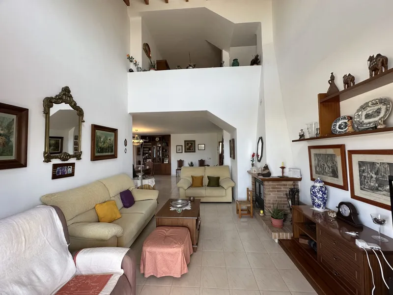 Well-maintained villa in a top location on first line of the beach promenade just at the gates of Palma — photo 8