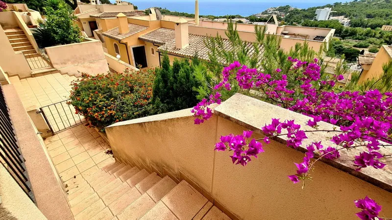 Sea view property in a quiet prime location — photo 10