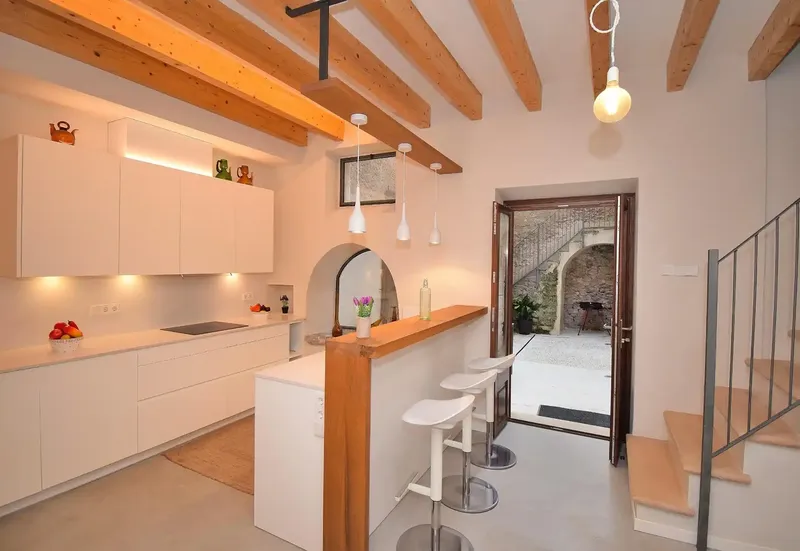 Discover this exceptional opportunity in the historic center of Artà: a charming village house with a holiday license for 12 guests — photo 12