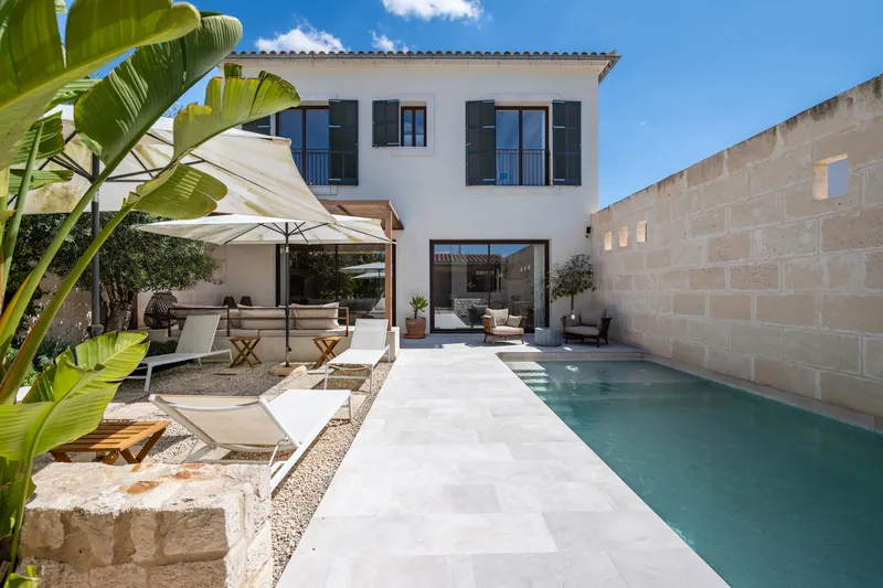 Elegant townhouse on a quiet corner plot with views in Ses Salines — photo 1