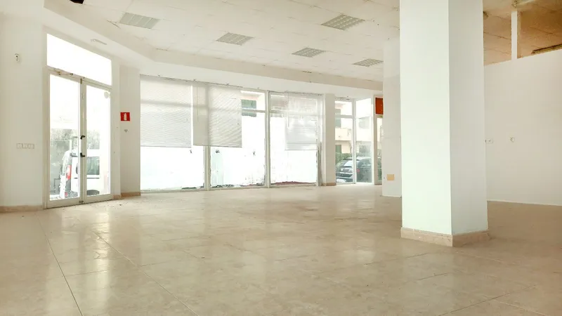 Spacious commercial premises in Puerto Pollença with large basement — photo 1