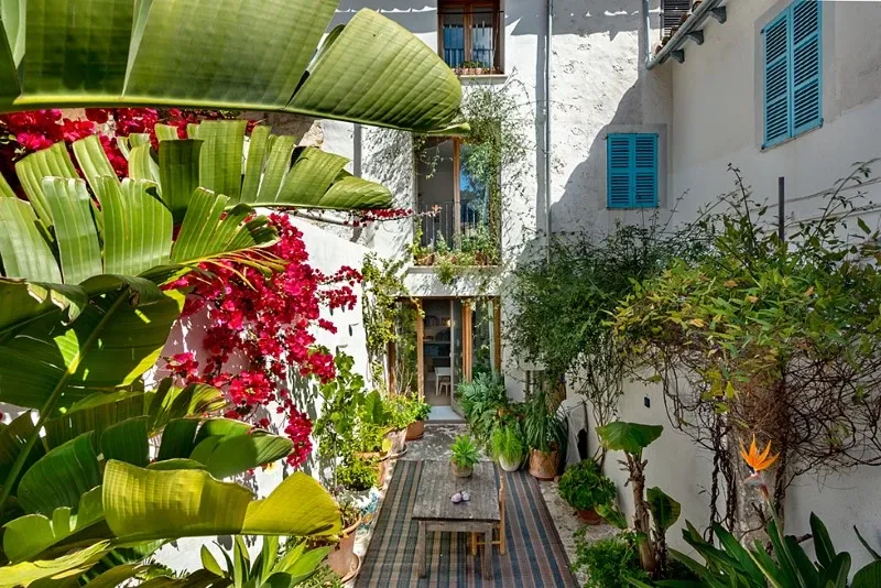 Charming house in Alaró with patio — photo 1