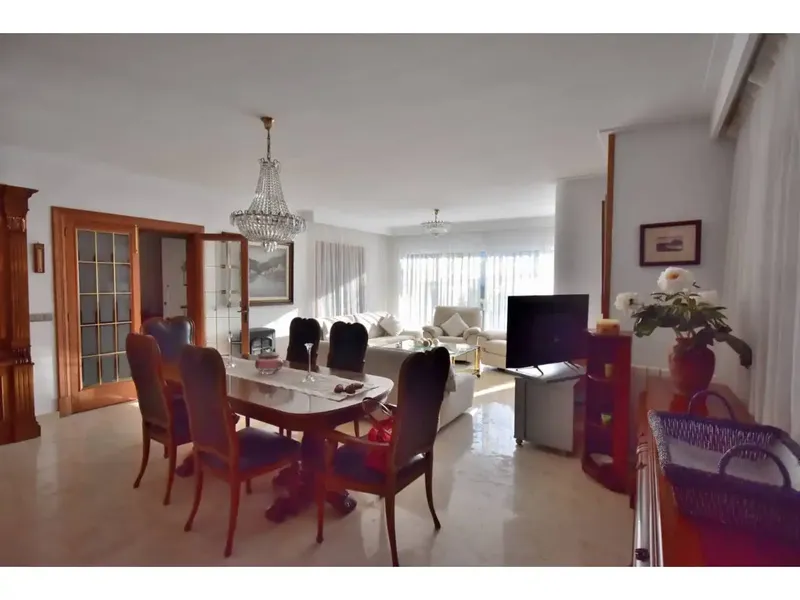 In Son Baulo, very close to the beach, on a plot of about 990 m2 we have a main house of about 250 m2 on two floors offering 3 bedrooms — photo 11