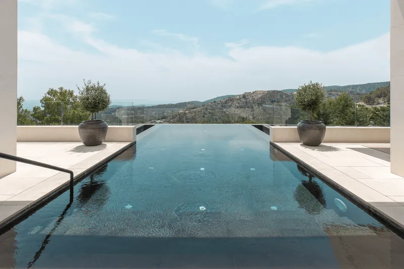 Seasonal rental villa with pool and sea views in Son Vida — photo 1
