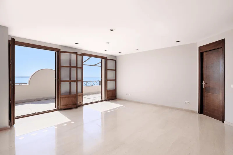 Long-term rental: Penthouse with terrace and sea views in Palma — photo 8
