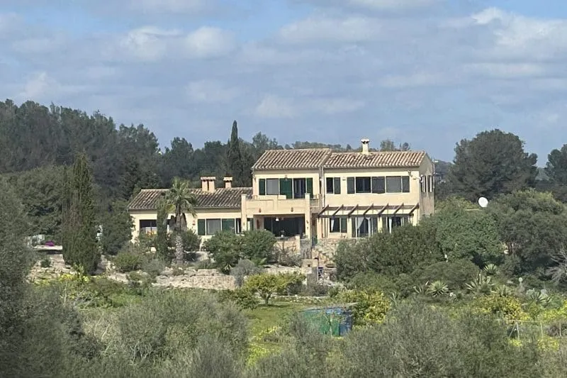 Sunny chalet with pool — photo 1