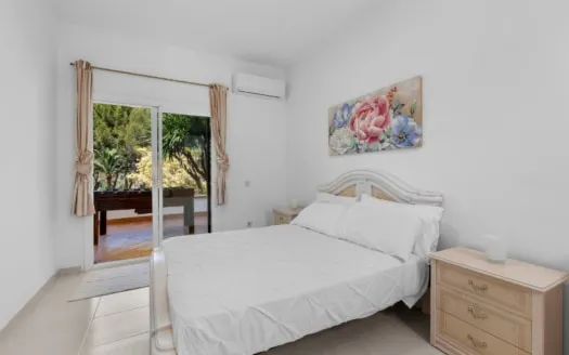 Spacious villa with a pool and wine cellar available for long-term rent in a quiet, private location in S'Aranjassa — photo 8