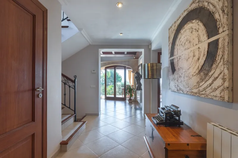 Great villa with pool and garage — photo 6