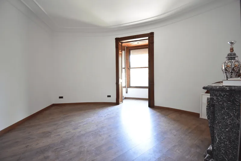 Renovated apartment with terrace and four bedrooms in the old town of Palma de Mallorca — photo 3