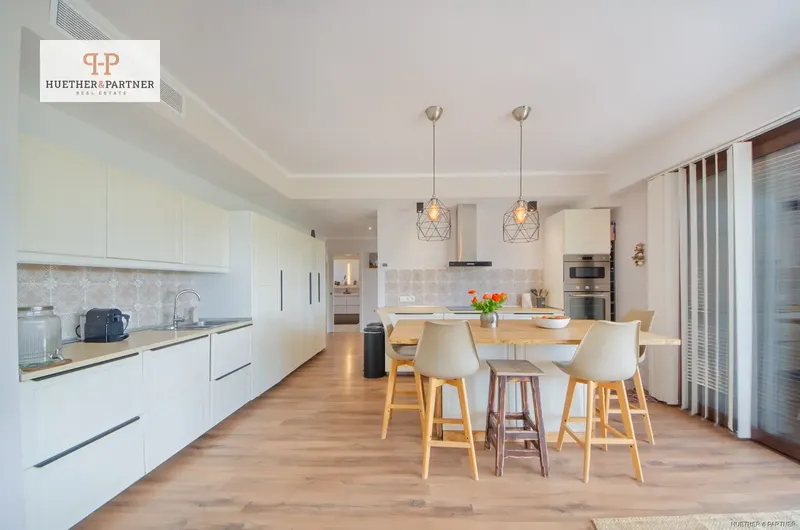 Attractive semi-detached house consists of two separate, individually designed halves sold together — photo 1