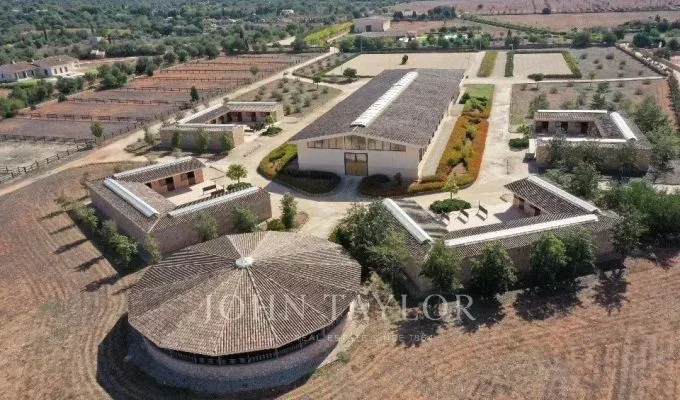 Equestrian estate for sale in Llucmajor — photo 1