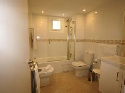 Santa Ponsa, well-maintained 115 m2, 3 bedrooms, 2 bathrooms, corner apartment, sea view — photo 12
